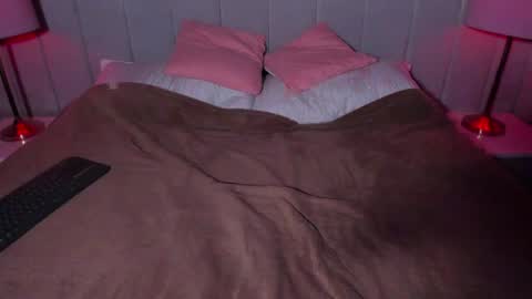 Ravenfox  online show from 04.08.26