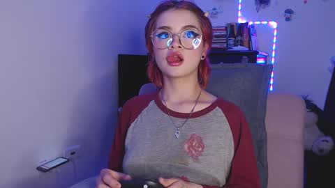 Snapshot of raventh_ chatting on 02.13.25 raventh_ online show from 02.13.25