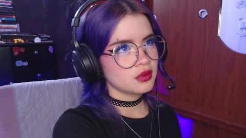 Snapshot of raventh_ chatting on 09.19.25 raventh_ online show from 09.19.25