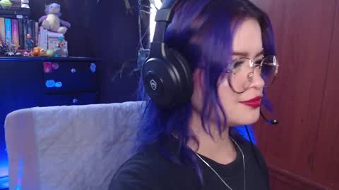Snapshot of raventh_ chatting on 09.27.25 raventh_ online show from 09.27.25