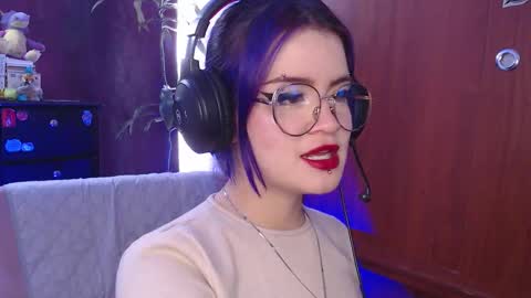 Snapshot of raventh_ chatting on 09.28.25 raventh_ online show from 09.28.25