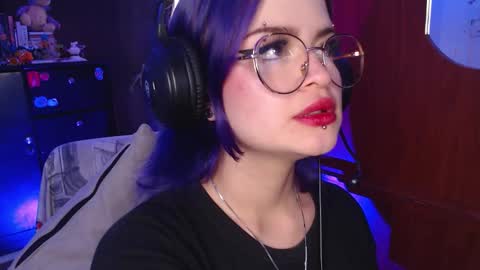 Snapshot of raventh_ chatting on 10.15.25 raventh_ online show from 10.15.25