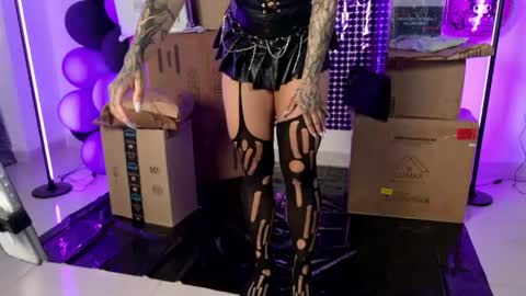 Snapshot of ravenwitch_ chatting on 04.30.26 Raven Witch online show from 04.30.26