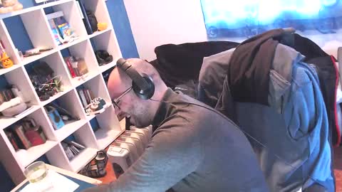 ravingr3d3 online show from 02.28.25