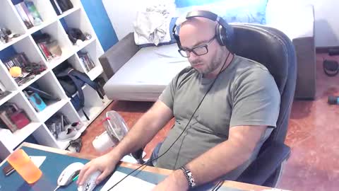 ravingr3d3 online show from 10.14.25