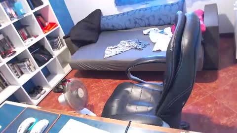 Snapshot of ravingr3d3 chatting on 06.16.26 ravingr3d3 online show from 06.16.26