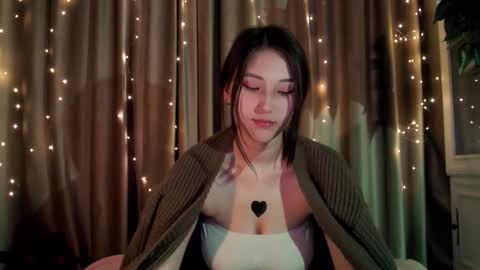 Snapshot of ray_ayanami chatting on 09.17.25 Ray online show from 09.17.25