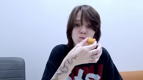 Snapshot of ray_lol chatting on 02.26.26 Ray-Ray online show from 02.26.26