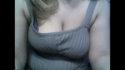 Snapshot of rayday_ chatting on 12.20.24 rayday_ online show from 12.20.24