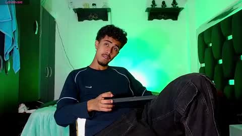 Snapshot of raydevil_ chatting on 12.21.24 Rayn online show from 12.21.24