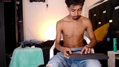 Snapshot of raydevil_ chatting on 12.21.24 Rayn online show from 12.21.24