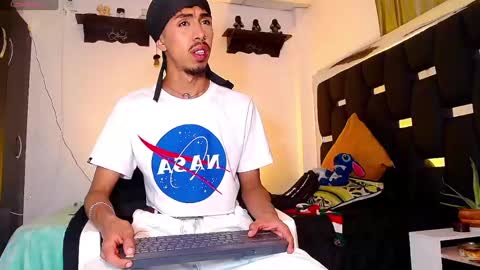 Snapshot of raydevil_ chatting on 12.23.24 Rayn online show from 12.23.24