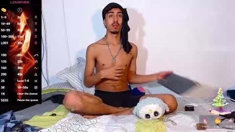 Snapshot of raydevil_ chatting on 01.06.25 Rayn online show from 01.06.25