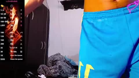 Snapshot of raydevil_ chatting on 01.08.25 Rayn online show from 01.08.25