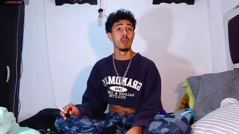 Snapshot of raydevil_ chatting on 01.09.25 Rayn online show from 01.09.25