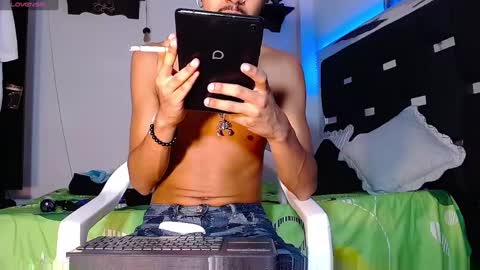 Snapshot of raydevil_ chatting on 01.11.25 Rayn online show from 01.11.25