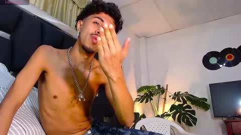 Snapshot of raydevil_ chatting on 01.12.25 Rayn online show from 01.12.25