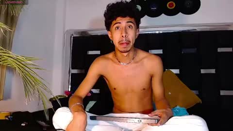 Snapshot of raydevil_ chatting on 02.01.25 Rayn online show from 02.01.25