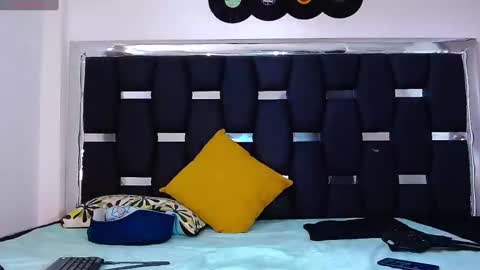 Snapshot of raydevil_ chatting on 02.10.25 Rayn online show from 02.10.25