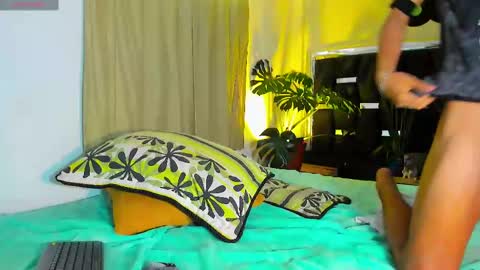 Snapshot of raydevil_ chatting on 02.21.25 Rayn online show from 02.21.25