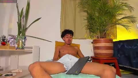 Snapshot of raydevil_ chatting on 03.07.25 Rayn online show from 03.07.25