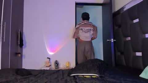 Snapshot of raydevil_ chatting on 09.18.25 Rayn online show from 09.18.25