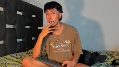 Snapshot of raydevil_ chatting on 10.02.25 Rayn online show from 10.02.25