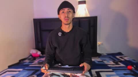 Snapshot of raydevil_ chatting on 10.13.25 Rayn online show from 10.13.25