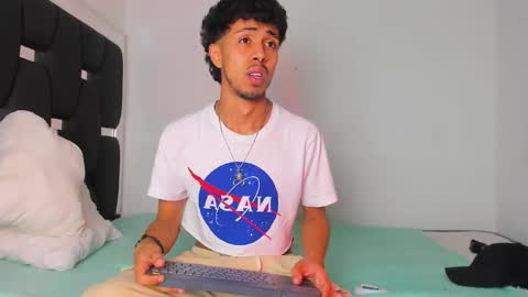 Snapshot of raydevil_ chatting on 10.21.25 Rayn online show from 10.21.25