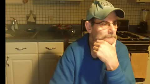 Snapshot of raylene4u2 chatting on 12.12.24 Ray online show from 12.12.24