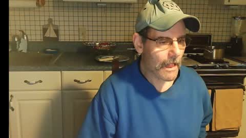 Snapshot of raylene4u2 chatting on 12.14.24 Ray online show from 12.14.24