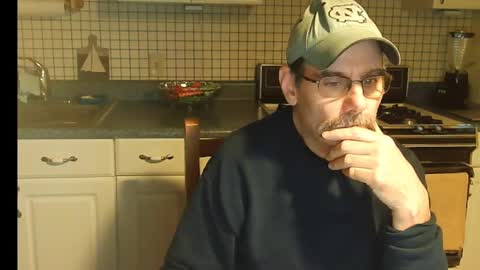 Snapshot of raylene4u2 chatting on 12.21.24 Ray online show from 12.21.24