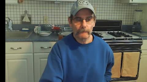 Snapshot of raylene4u2 chatting on 01.12.25 Ray online show from 01.12.25