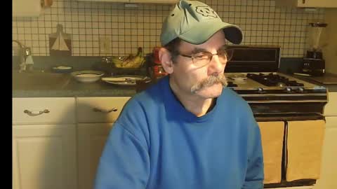 Snapshot of raylene4u2 chatting on 01.14.25 Ray online show from 01.14.25