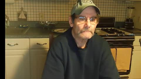 Snapshot of raylene4u2 chatting on 02.03.25 Ray online show from 02.03.25
