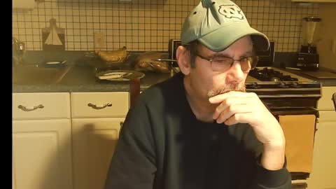 Snapshot of raylene4u2 chatting on 02.04.25 Ray online show from 02.04.25