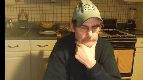 Snapshot of raylene4u2 chatting on 02.05.25 Ray online show from 02.05.25