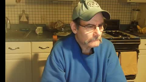 Snapshot of raylene4u2 chatting on 02.12.25 Ray online show from 02.12.25