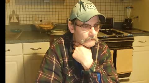 Snapshot of raylene4u2 chatting on 02.25.25 Ray online show from 02.25.25