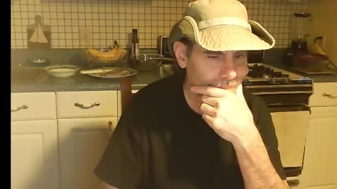 Snapshot of raylene4u2 chatting on 10.22.25 Ray online show from 10.22.25