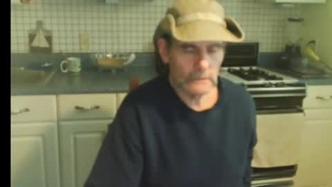 Snapshot of raylene4u2 chatting on 10.26.25 Ray online show from 10.26.25