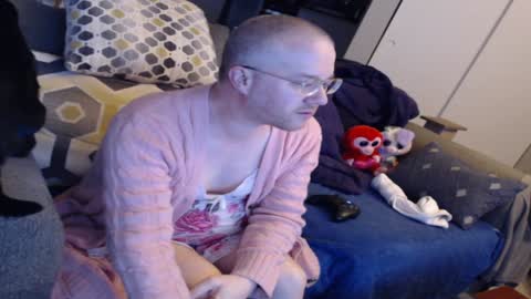 Snapshot of raymondsun chatting on 01.01.25 Sunshine Ray online show from 01.01.25