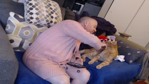 Snapshot of raymondsun chatting on 01.01.25 Sunshine Ray online show from 01.01.25