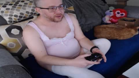 Snapshot of raymondsun chatting on 11.08.25 Sunshine Ray online show from 11.08.25