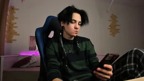 Snapshot of raytaylorr chatting on 02.02.26 Ray online show from 02.02.26