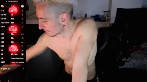 Snapshot of rayzel_white chatting on 04.27.26 Rayzel White online show from 04.27.26