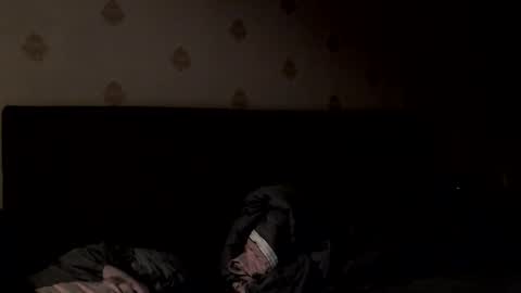 Snapshot of raziel_haze chatting on 11.04.25 Yrriel Strife Candy-Demon Caveboy mr. Cringe online show from 11.04.25