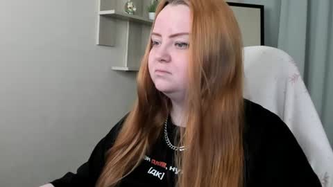 Snapshot of razoom_emma chatting on 06.10.26 Emma Razumovskaya online show from 06.10.26