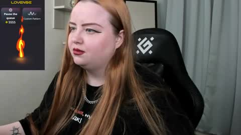 Snapshot of razoom_emma chatting on 06.11.26 Emma Razumovskaya online show from 06.11.26