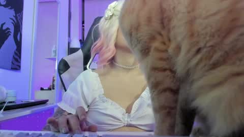 Snapshot of rea_winry chatting on 04.04.26 Rea online show from 04.04.26